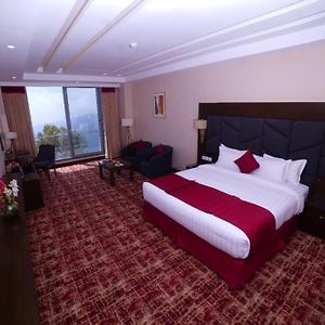 Deluxe King Room Valley View